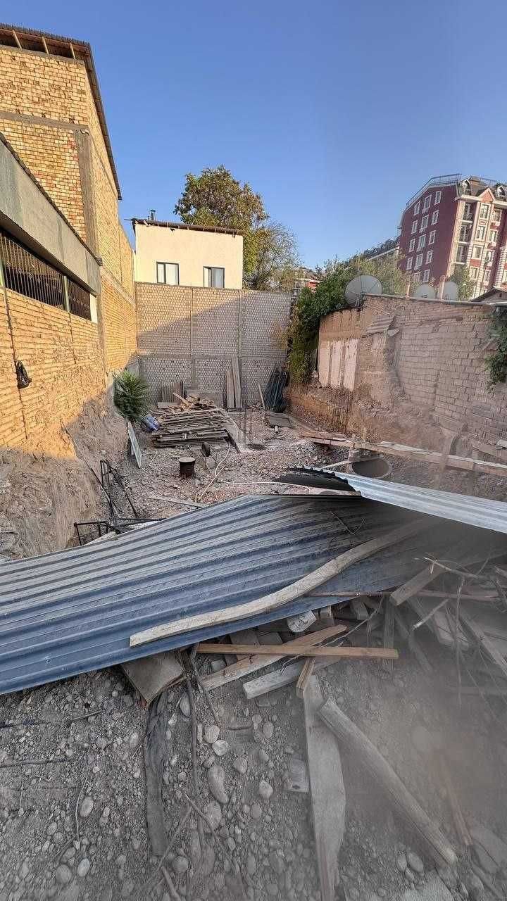 2 сотки, катлаван есть, Зеленый базар, фасад 11 м, ул. Хамал