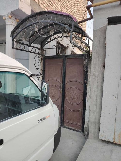 8-room house, 300 m²
