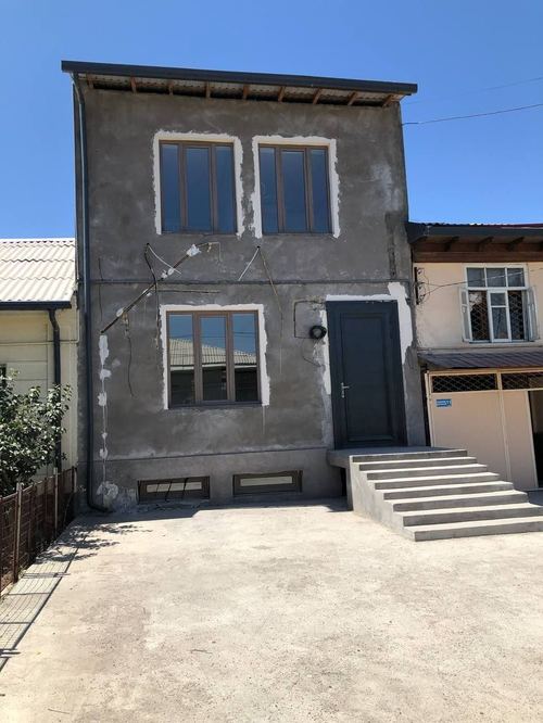 Продается дом с двором