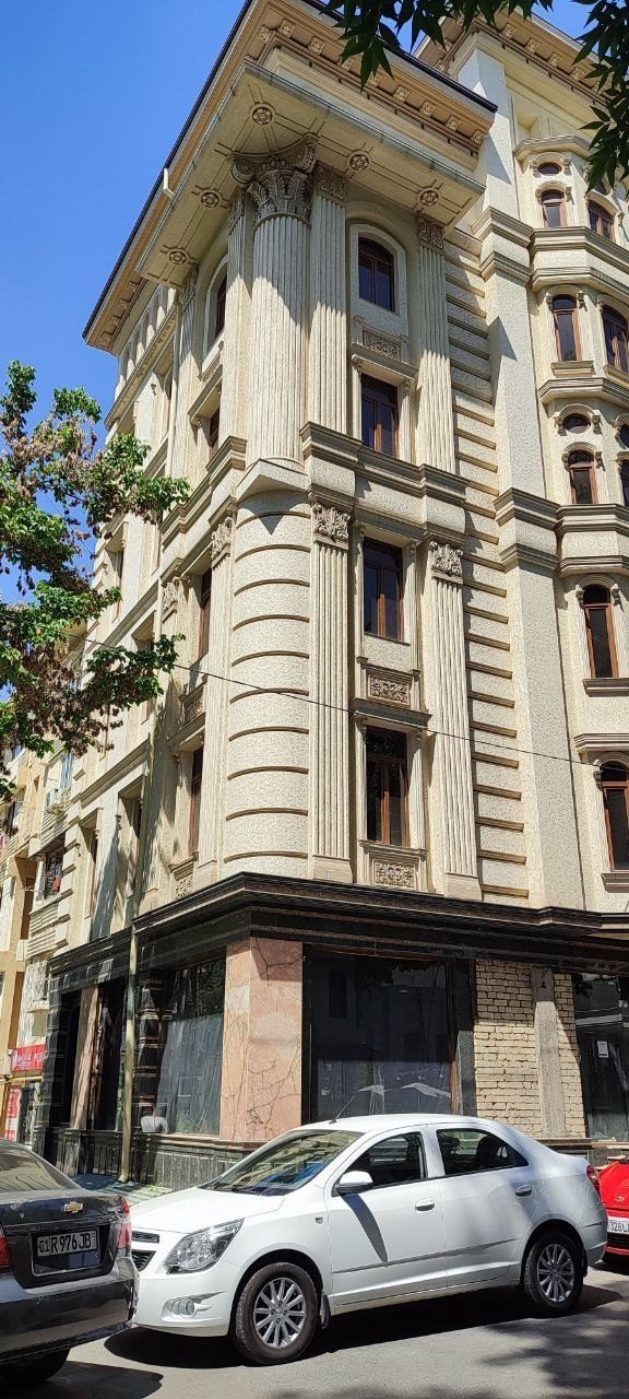 TSUM. Building in a prime location! 7 Levels.
